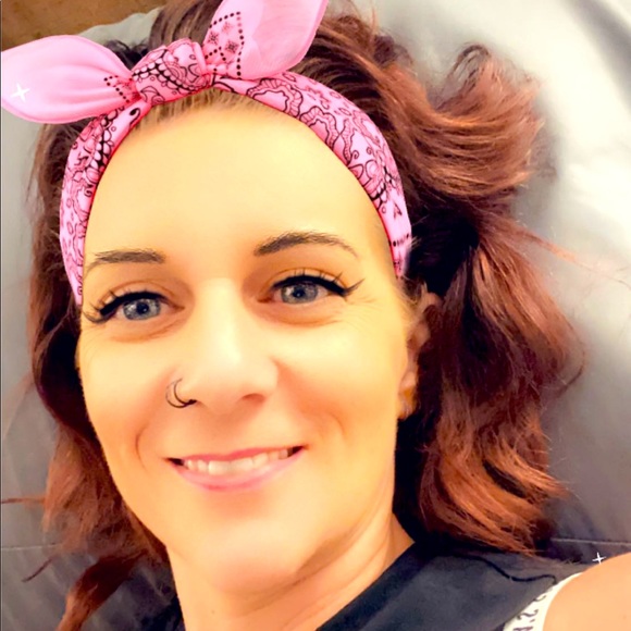 Meet your Posher, Tara - Picture 2 of 3